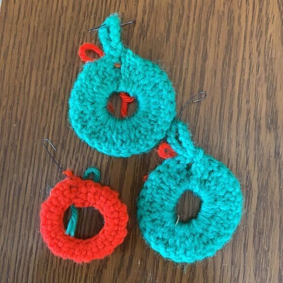 Collection of kitschy handmade yarn Christmas tree ornaments - Picture 5 of 12